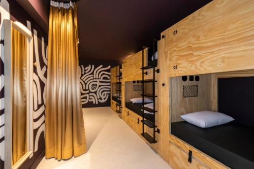 1 twin bed