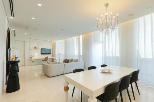 Shared lounge/TV area, Mondrian Doha near Lagoona Mall
