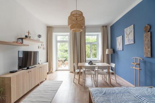 Bright, Cozy & Quiet - Tap to explore photos