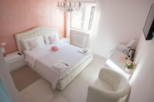 Klemi, rooms in old town Dolomia best home Check in automatico, Trento (foto 9)