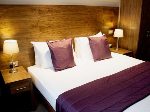 The White Hart - image 4
