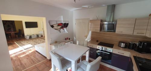 廚房, Ferienhaus Fichtenwalde, 160m², 3 SZ, 2 Bäder, bis 6 Personen, Garten, VDSL (Ferienhaus Fichtenwalde, 160m², 3 SZ, 2 Bader, bis 6 Personen, Garten, VDSL) in 貝利茨