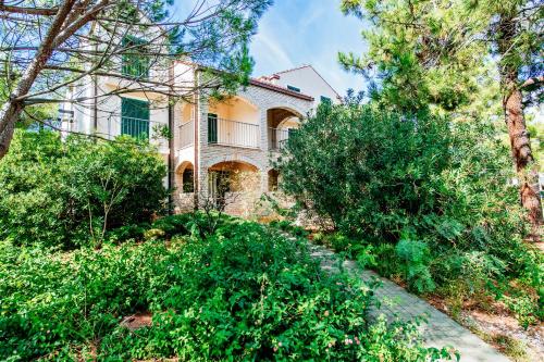 2 bedrooms, 4 beds