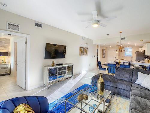 SPECIAL OFFER!! MAGNIFICENT CONDO AT STOREY lake - image 7