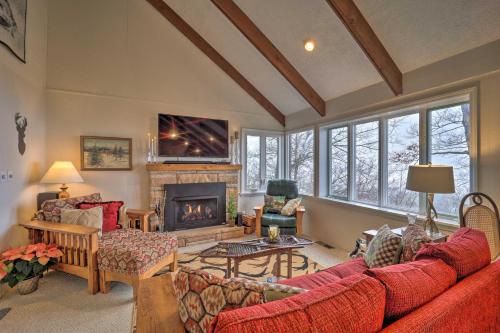 Beautiful Beech Mountain Condo with Private Balcony!