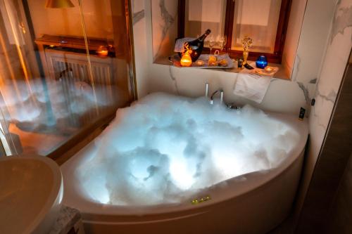 Ambra Cortina Luxury&Fashion Hotel - image 16