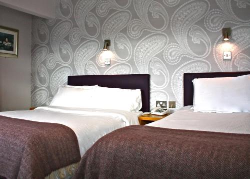 Twin Room image 3