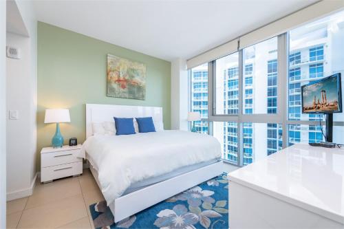 One Bedroom Apartment - Partial Ocean View High Floor
