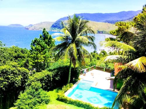 Casa com Piscina, Jardim e Vista Incrível para o mar