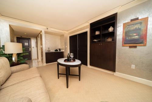 Reno Suites - image 12