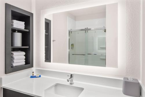 Holiday Inn Express Hotel & Suites Greenville-I-85 & Woodruff Road, an IHG Hotel in Greenville, USA