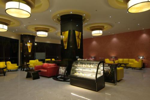 Aufenthaltsraum/TV-Zimmer, Aria Gajayana Hotel in Malang