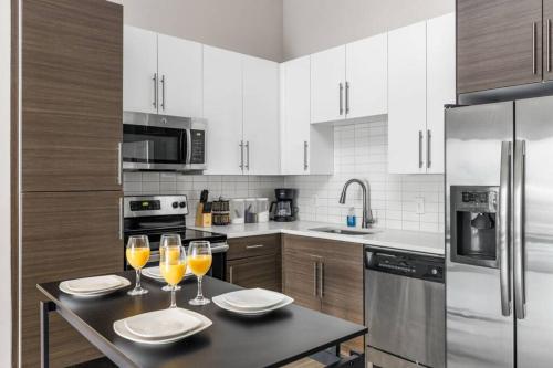 Upscale Downtown Midtown Apartment