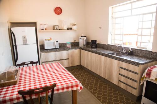 virtuve, Casarao Hostel - Analandia SP in Analandia