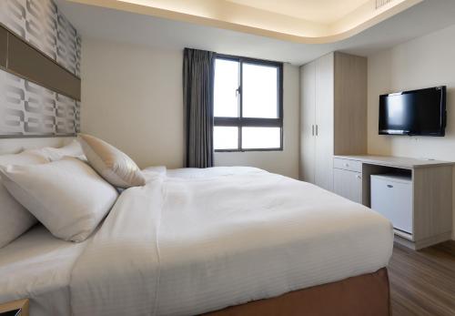 Deluxe Double Room image 6