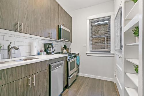 1BR Tranquil & Airy Apartment in Lincoln Square - Campbell rep