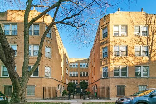 Relax and Retreat 1BR Apt in Historic Ravenswood