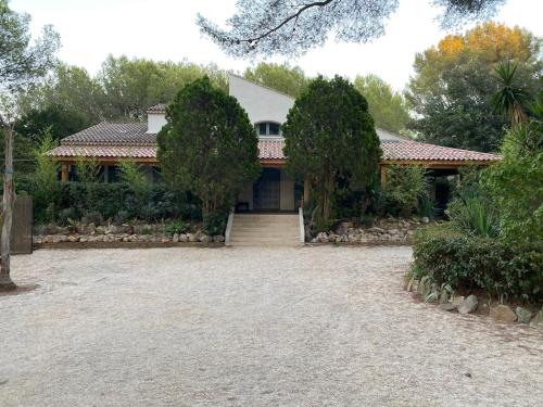 Villa 170m2 dans la forêt à 5 minutes de la plage gîte à louer Sanary-sur-Mer