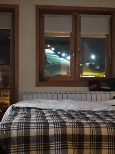 Apartment with Mountain View