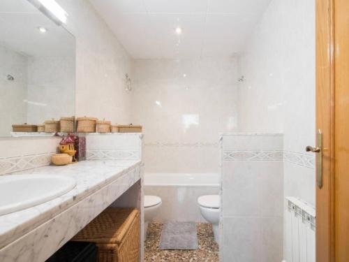 Sunny apartment 3 blocks to the beach - Apartment - Castelldefels