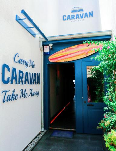 Surfer Caravan Gastro Pub & Suites - main image