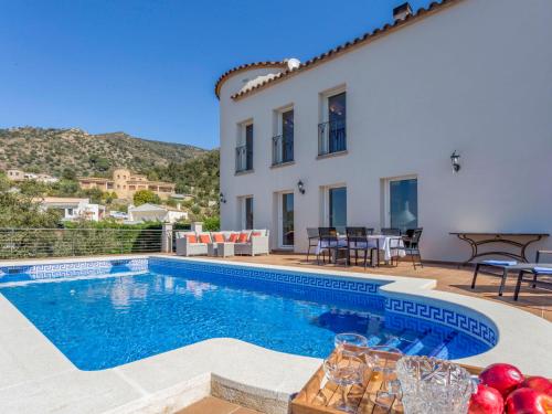  Holiday Home BLUE VIEW in Palau-Saverdera
