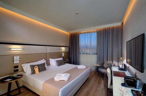 Aemilia Hotel Bologna - image 6