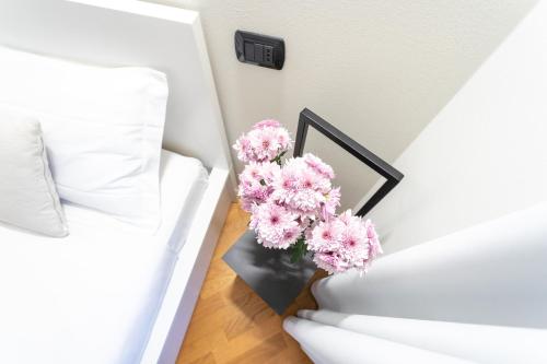 White Flat in Como City Center by Rent All Como