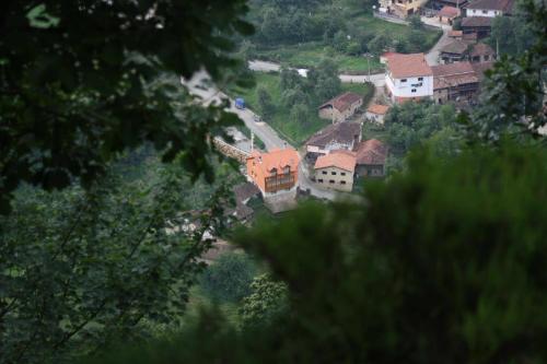 Apartamentos Valdecarzana " Braña San Lorenzo Senda del Oso"