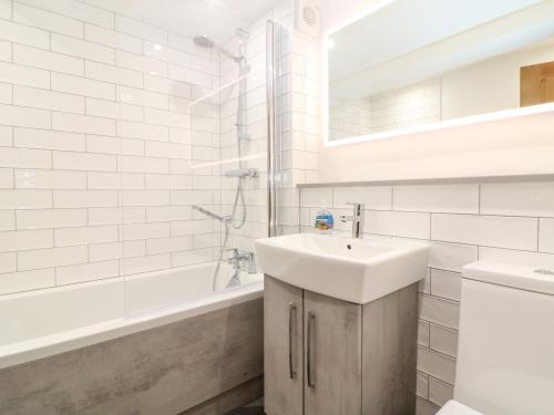 The Brown Street Apartment SALISBURY - image 14
