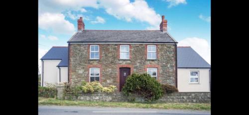 Stunning new 4 bed Cottage heart of Pembrokeshire gîte à louer Roch