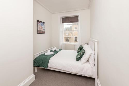 Stunning Georgian Apartment in Central Bath, Bath (photo 7)