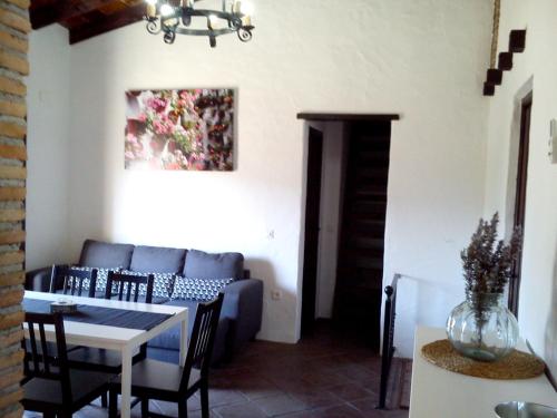 House with 4 bedrooms in El Borge with wonderful mountain view private pool furnished terrace 25 km from the beach - image 3