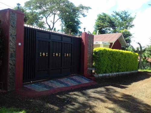 Entrance, Doctor SE TEMU Rest House in Marangu