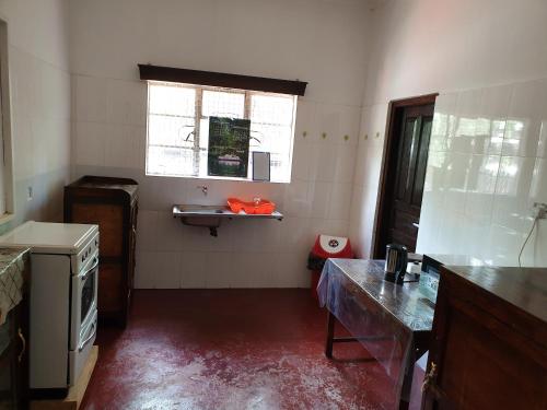ห้องครัว, Inviting 2-Bed House Komakundi Rural Kilimanjaro in มารังกู