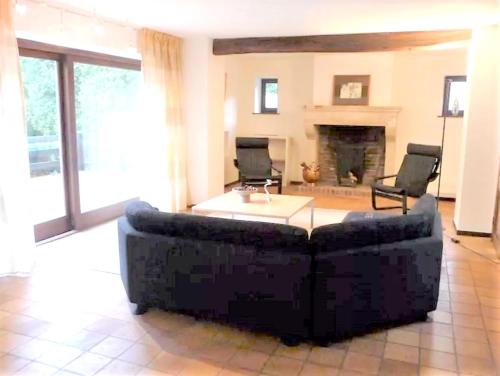 5 bedrooms house with enclosed garden and wifi at Comblain au Pont