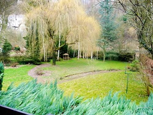 สวน, 5 bedrooms house with enclosed garden and wifi at Comblain au Pont in กอมเบลน-ออ-ปอง