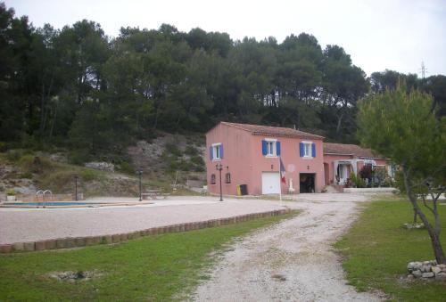 Appartement d'une chambre avec piscine partagee et jardin clos a Roquefort la Bedoule a 3 km de la plage