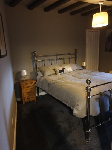 Lovely 4 bed house sleeping 8 near Ashbourne - image 2