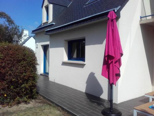 House with 4 bedrooms in Locmariaquer Golfe du Morbihan with enclosed garden and WiFi 1 km from the beach - image 5