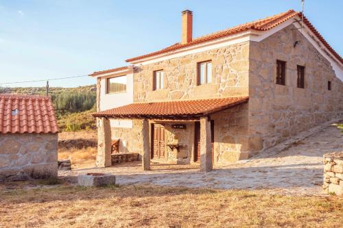 House with 2 bedrooms in Fornos de Algodres with wonderful mountain view furnished terrace and WiFi 2 km from the beach - image 4