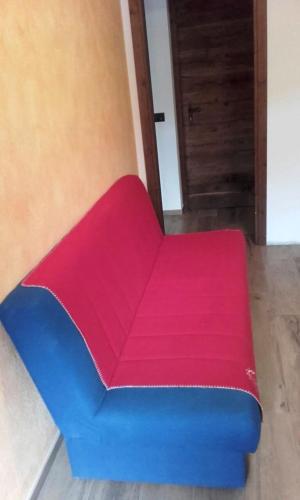 One bedroom chalet with enclosed garden and wifi at Planaz in Fontainemore