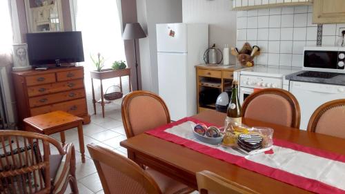 Κουζίνα, Maison de 2 chambres a Primelin a 800 m de la plage avec jardin clos et wifi in Οντιέρν