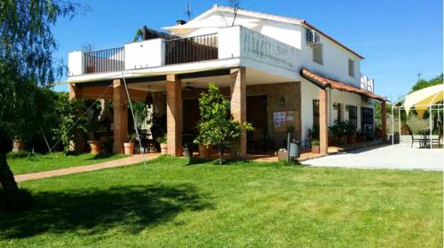  Paradise Villa in Mirandilla with Pool and Jacuzzi in Mirandilla