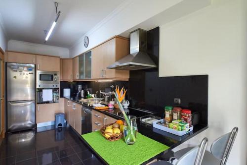  One bedroom appartement with city view enclosed garden and wifi at Funchal 5 km away from the beach in Funchal