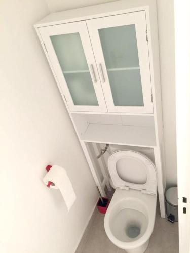 Bathroom, Appartement de 3 chambres avec balcon amenage et wifi a Melun in Melun