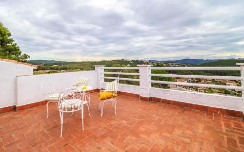 Balcó/terrassa, 5 bedrooms house with private pool enclosed garden and wifi at Can Trabal in Olèrdola