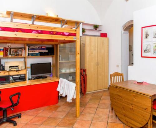 Studio in Roma with enclosed garden and WiFi - image 14