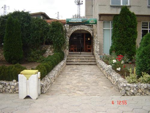 Ieeja, Kanclera Hotel in Kaspichan