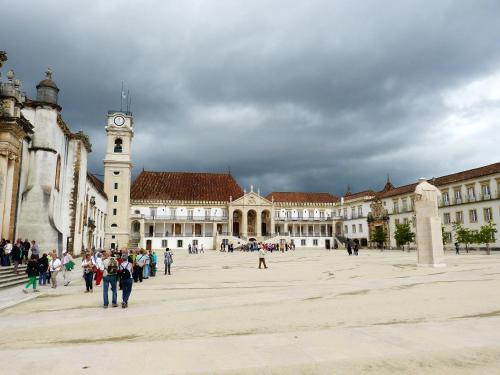 Cosy apartment in Seia, 25 sqm, welcoming fireplace in ซาบูกุยโร